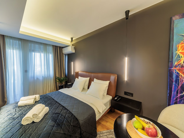 Butterfly Apartman - krevet sa visecim lampama